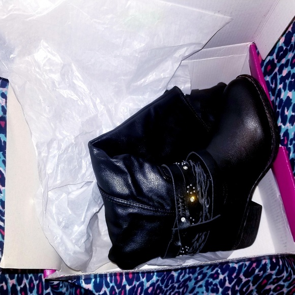 Rampage Boots - Picture 2 of 4